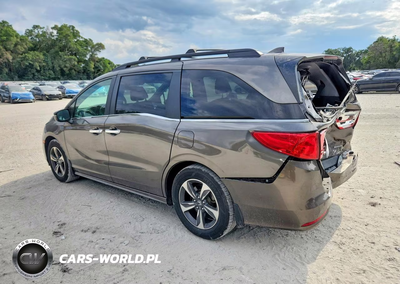 2018 Honda Odyssey Touring VIN:5FNRL6H80JB035085 - 2