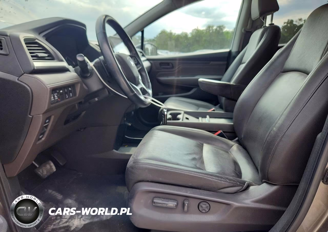 2018 Honda Odyssey Touring VIN:5FNRL6H80JB035085 - 7