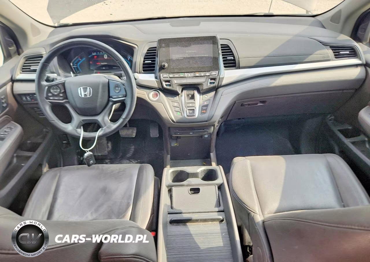 2018 Honda Odyssey Touring VIN:5FNRL6H80JB035085 - 8
