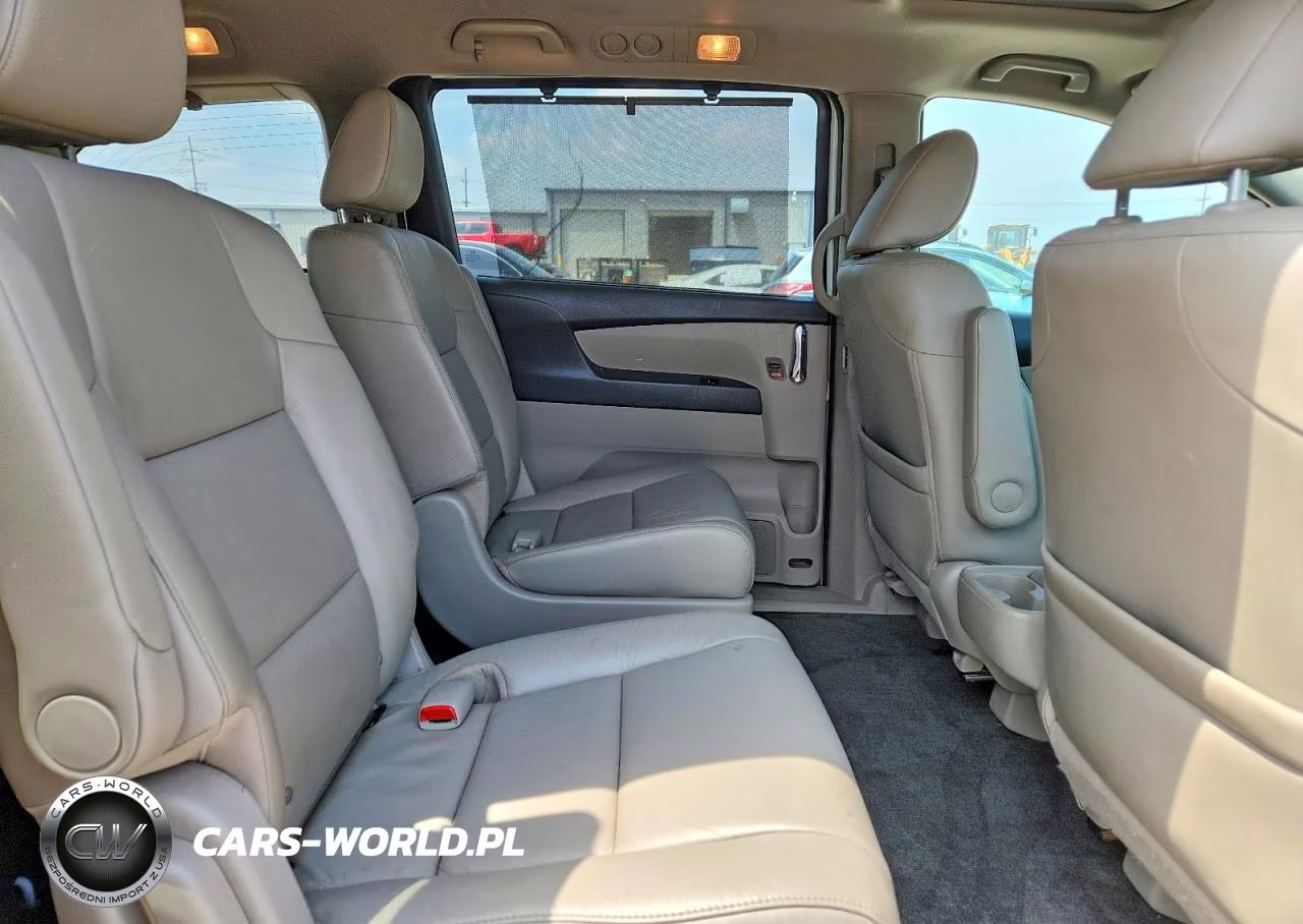 2015 Honda Odyssey Touring VIN:5FNRL5H99FB108710 - 11