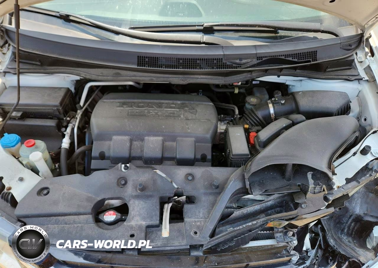2015 Honda Odyssey Touring VIN:5FNRL5H99FB108710 - 12