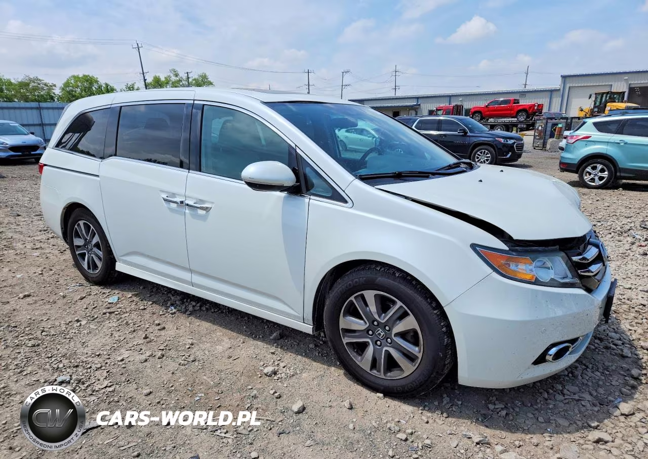 2015 Honda Odyssey Touring VIN:5FNRL5H99FB108710 - 4