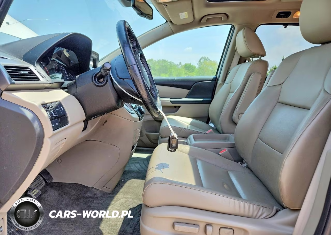 2015 Honda Odyssey Touring VIN:5FNRL5H99FB108710 - 7