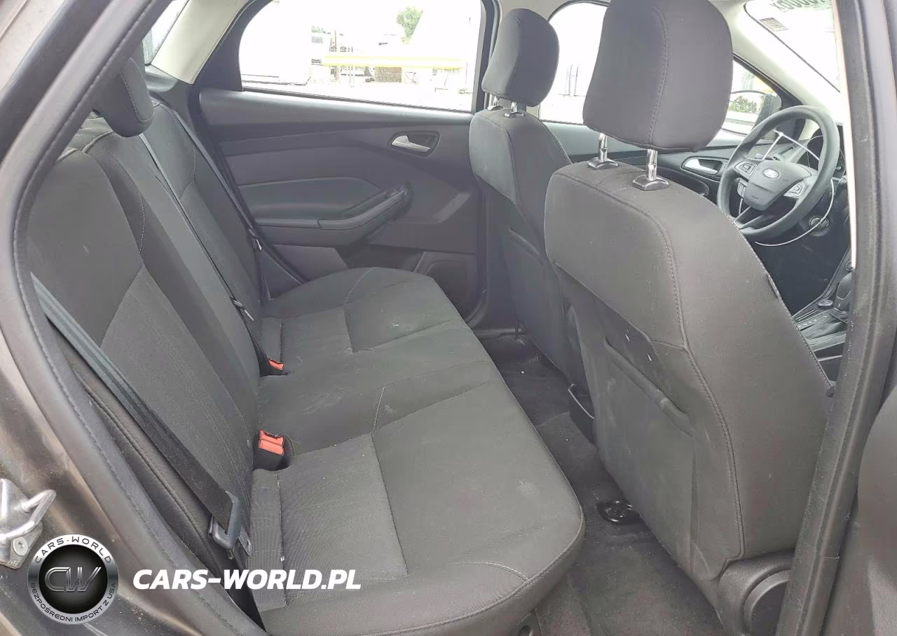 2017 Ford Focus Se VIN:1FADP3F24HL300681 - 10