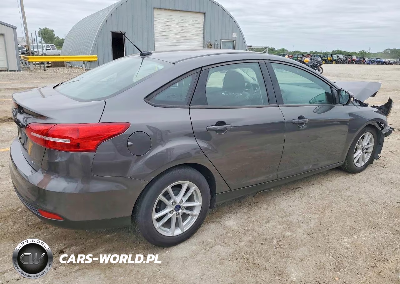 2017 Ford Focus Se VIN:1FADP3F24HL300681 - 3