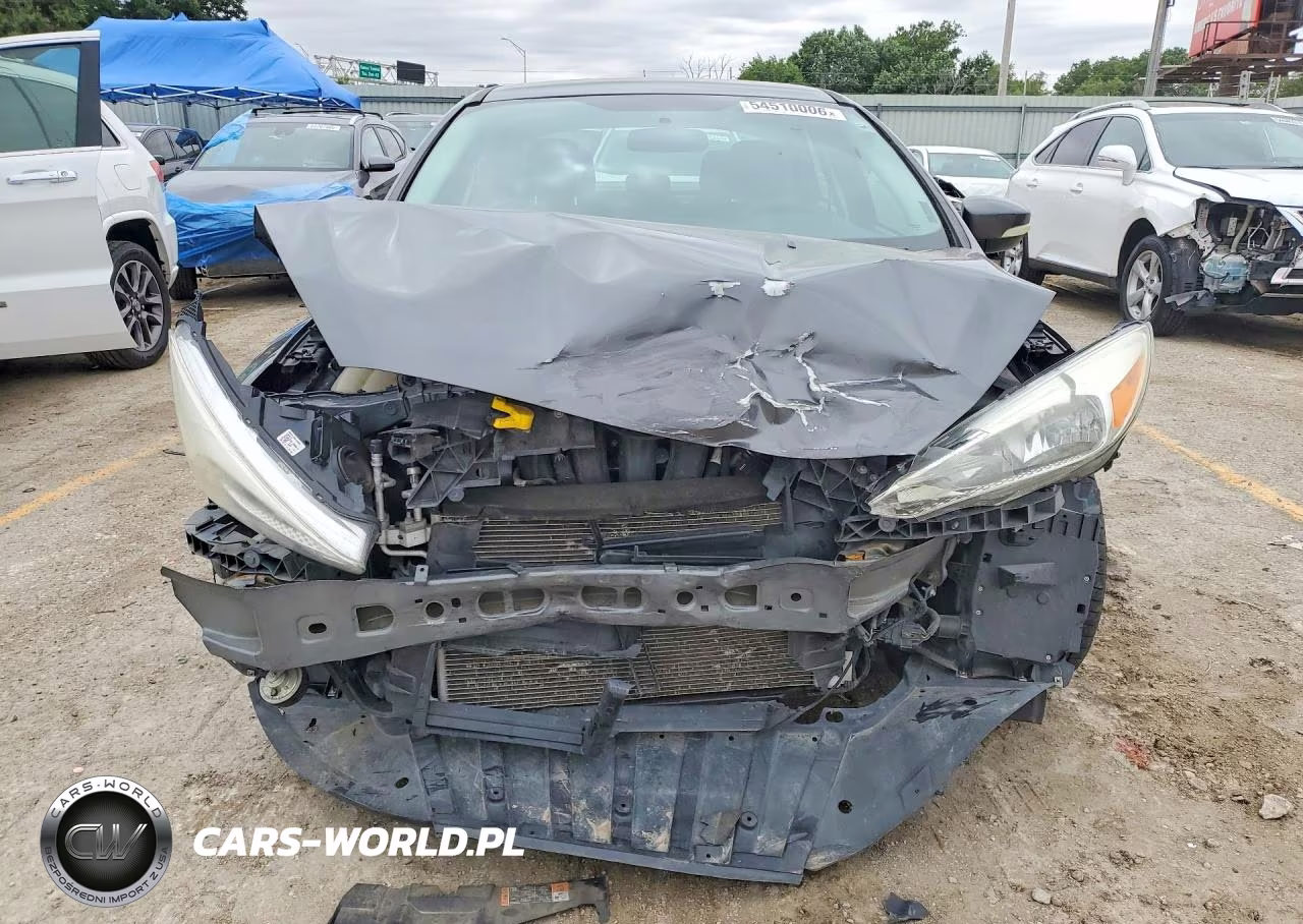2017 Ford Focus Se VIN:1FADP3F24HL300681 - 5