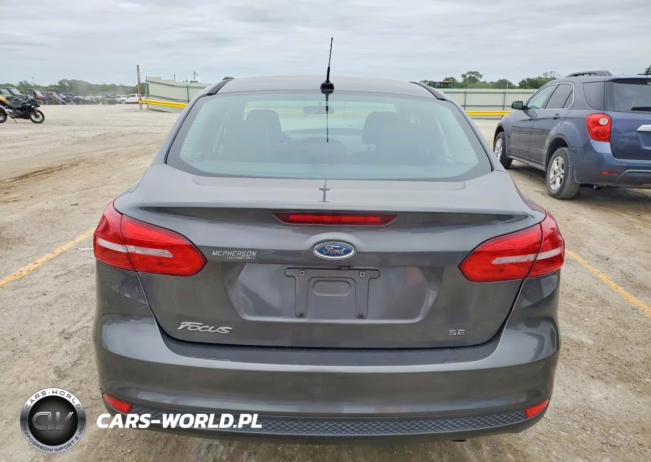 2017 Ford Focus Se VIN:1FADP3F24HL300681 - 6