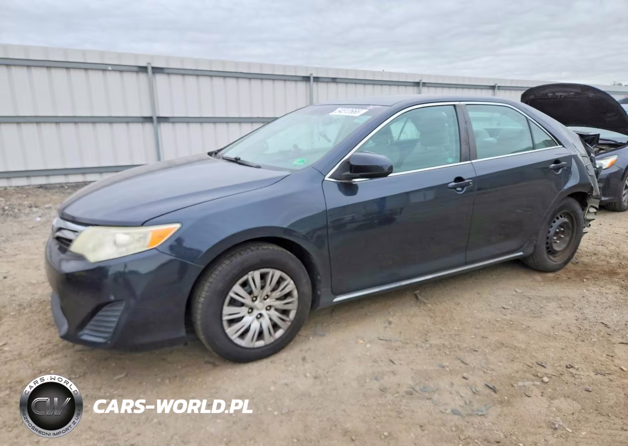 2014 Toyota Camry Le – zdjęcie 1 z 12