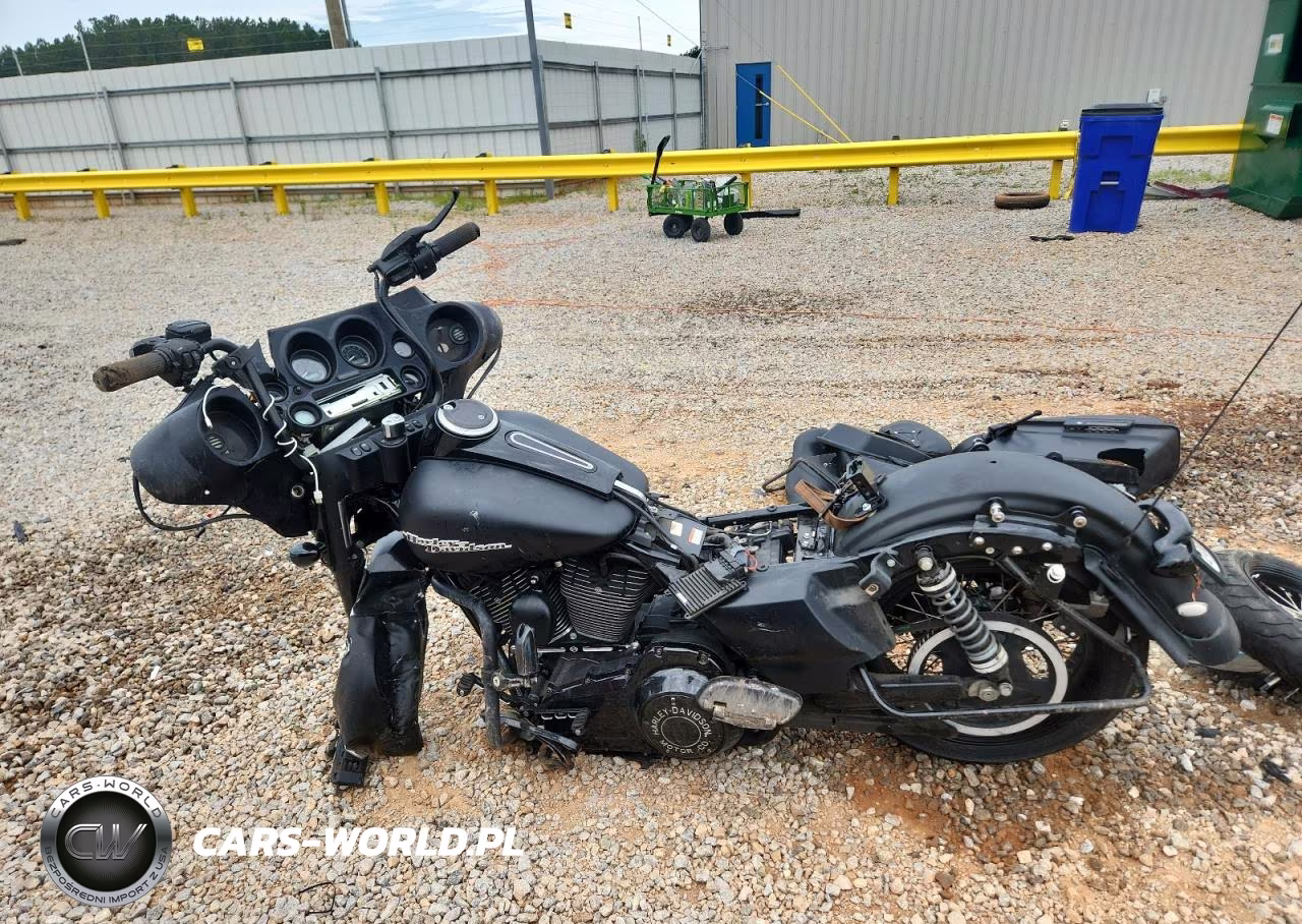 2012 Harley-Davidson Flhx Street Glide VIN:1HD1KBM13CB632219 - 3