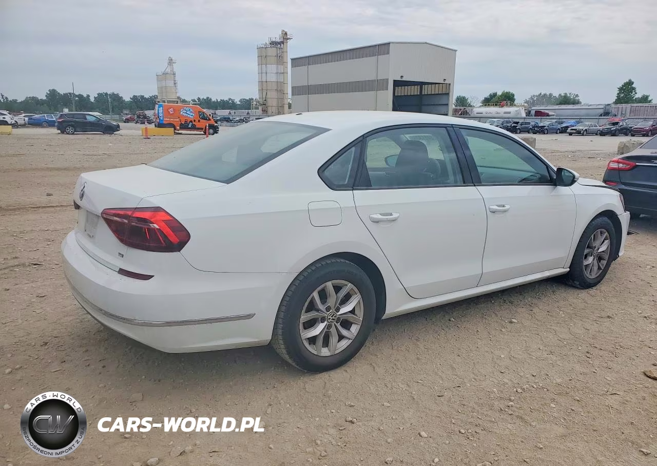 2018 Volkswagen Passat S VIN:1VWAA7A38JC043727 - 3