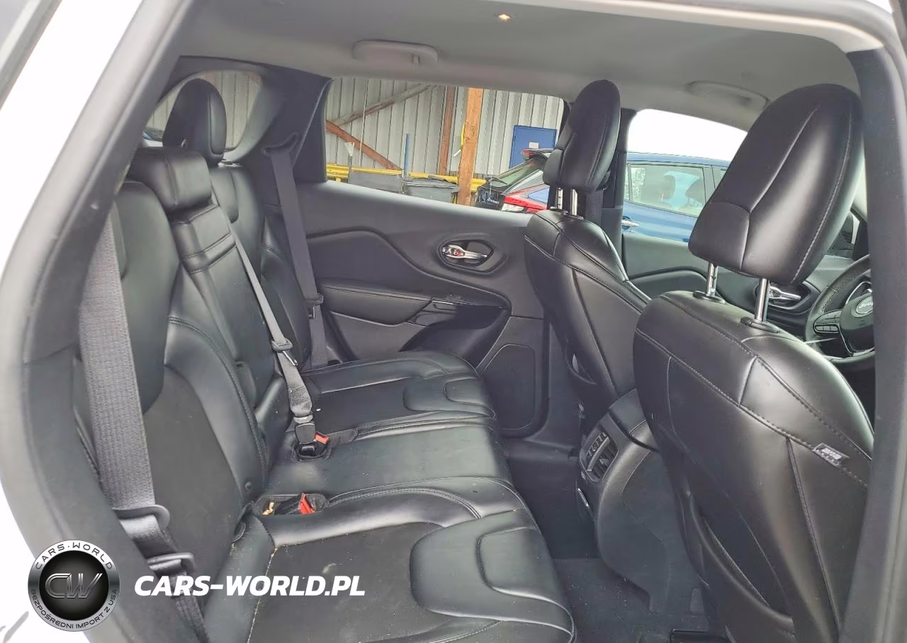 2019 Jeep Cherokee Latitude Plus VIN:1C4PJMLN6KD335687 - 10