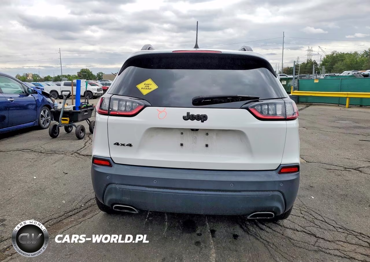 2019 Jeep Cherokee Latitude Plus VIN:1C4PJMLN6KD335687 - 6