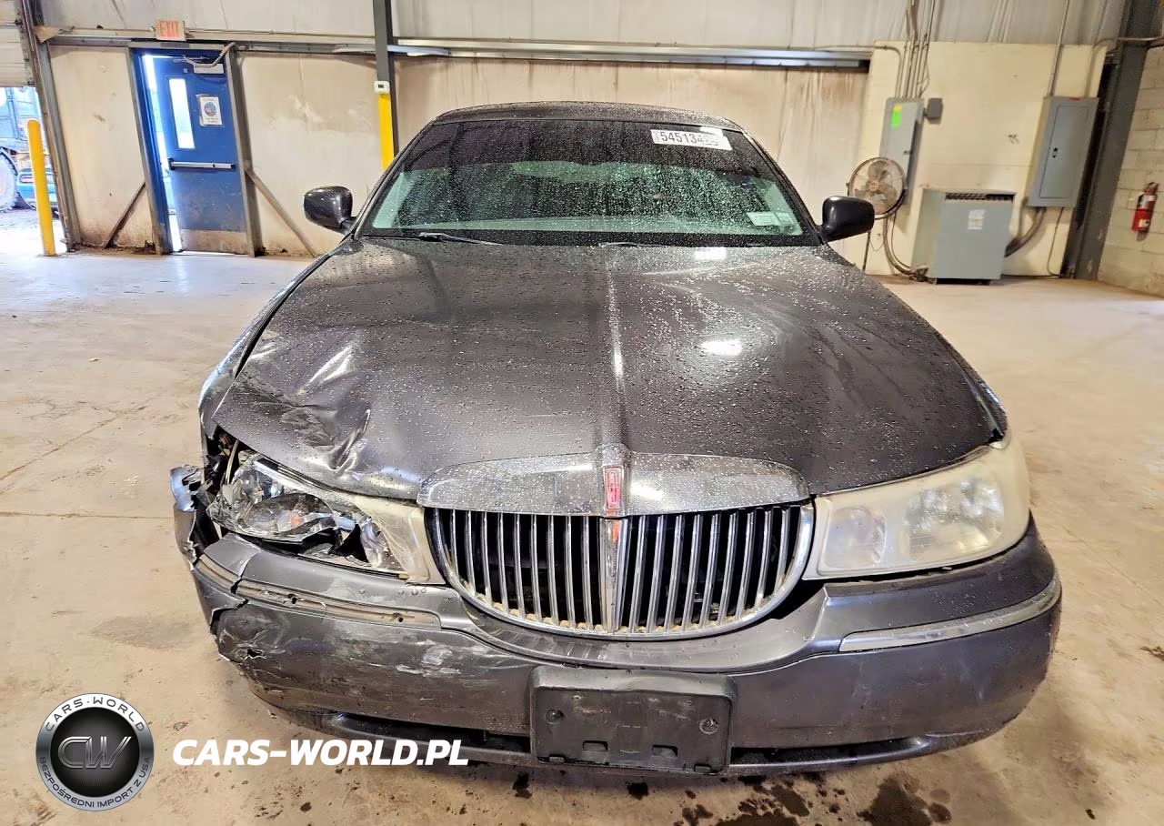 2000 Lincoln Town Car Signature VIN:1LNHM82W8YY857876 - 5