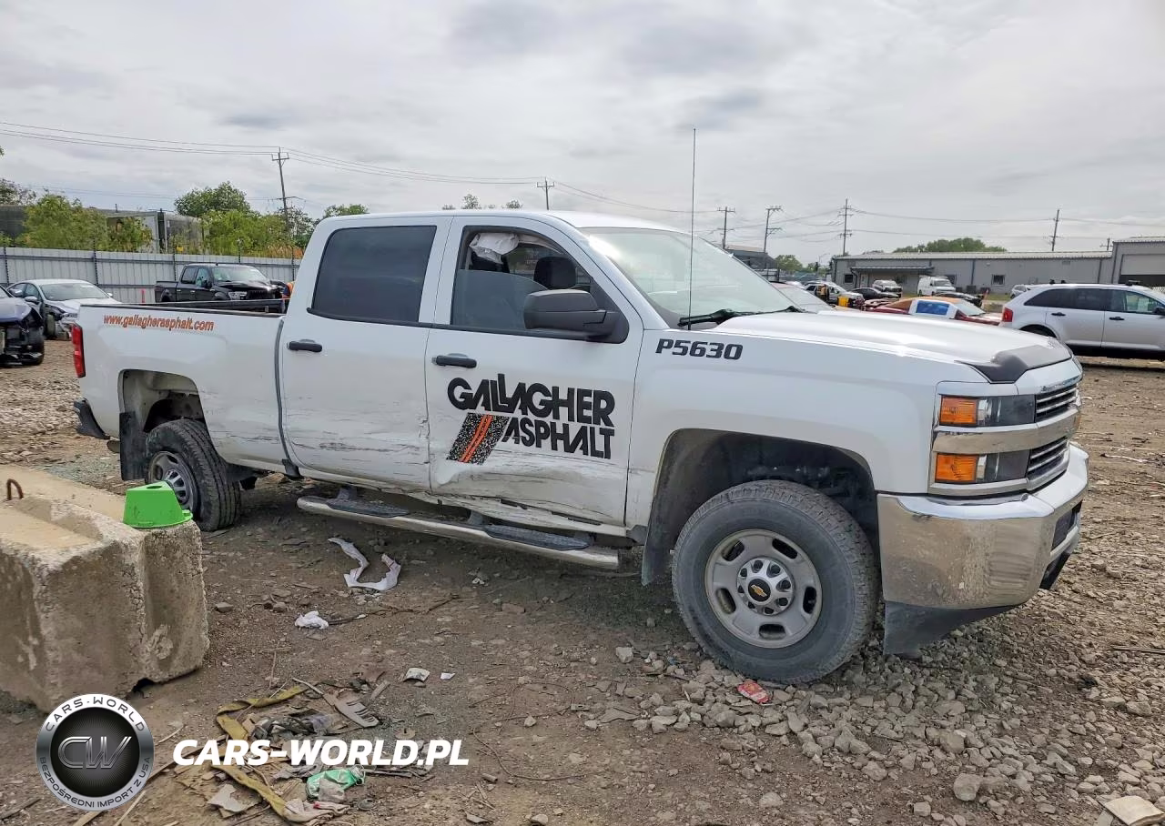 2018 Chevrolet Silverado K2500 Heavy Duty VIN:1GC1KUEG5JF215027 - 4