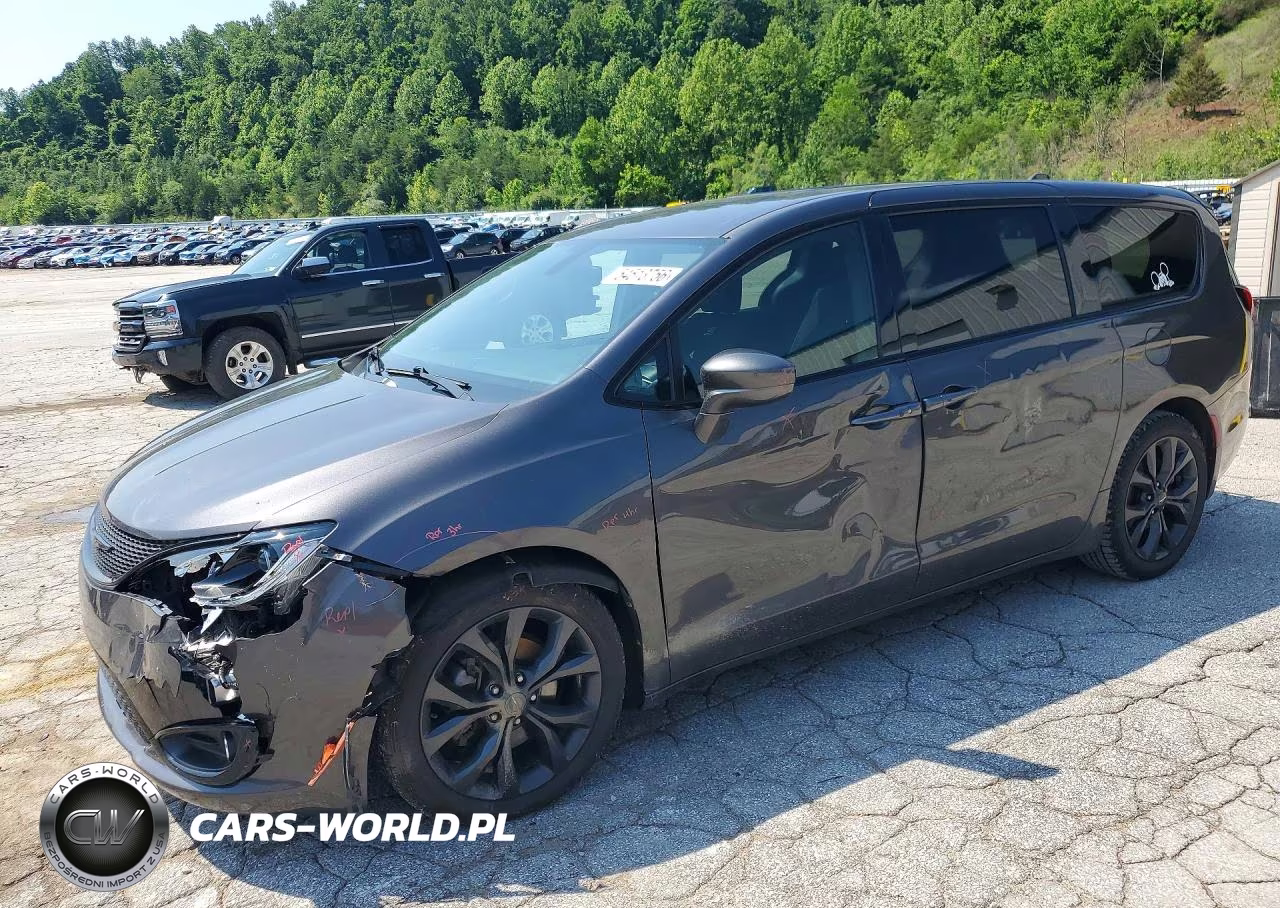 2020 Chrysler Pacifica Touring