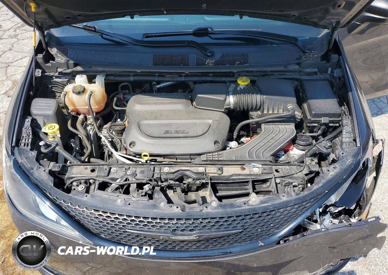 2020 Chrysler Pacifica Touring VIN:2C4RC1FG4LR183082 - 11