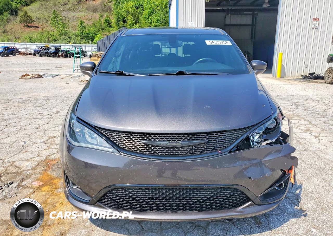 2020 Chrysler Pacifica Touring VIN:2C4RC1FG4LR183082 - 5