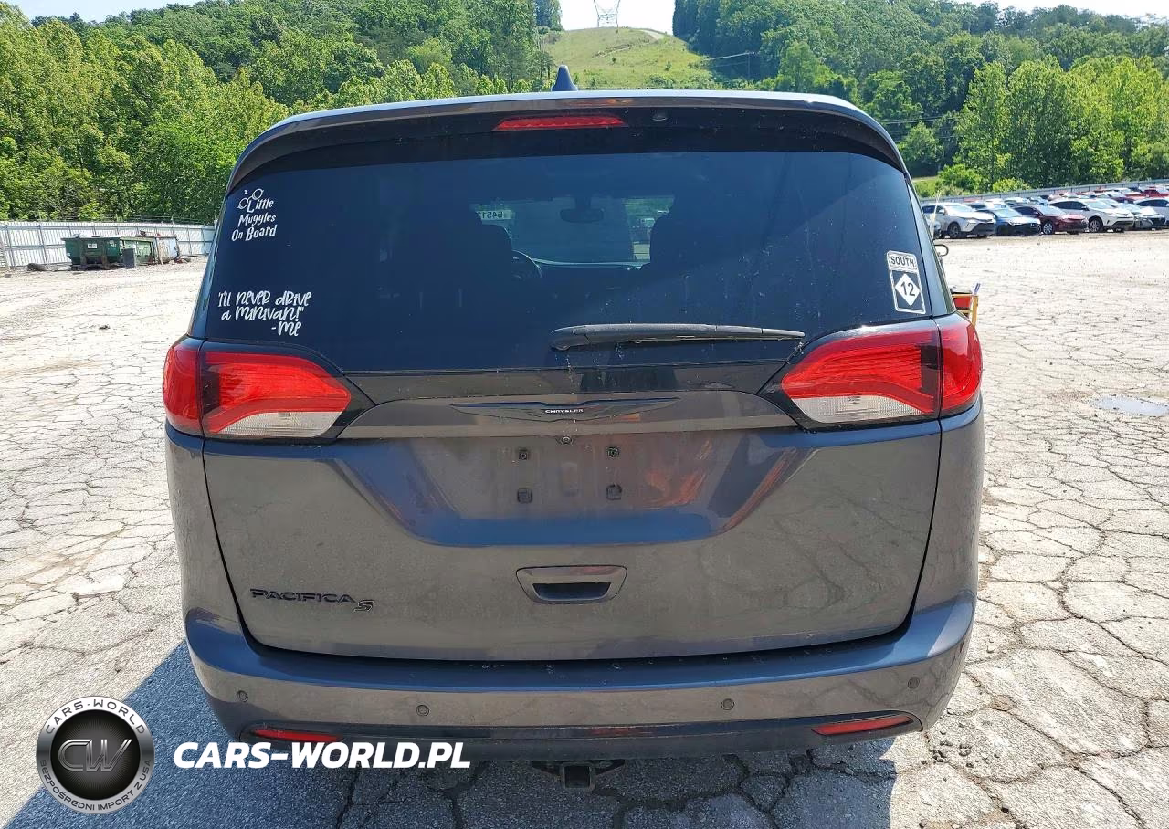 2020 Chrysler Pacifica Touring VIN:2C4RC1FG4LR183082 - 6
