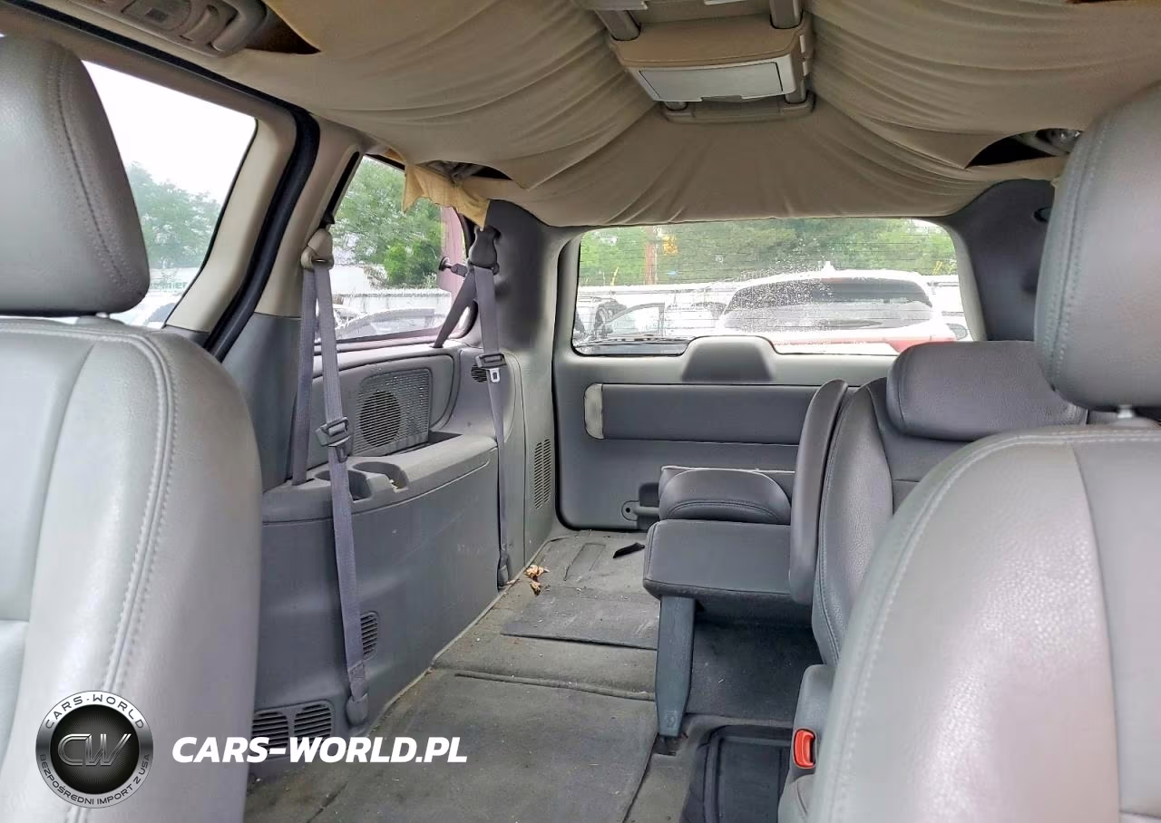 2007 Chrysler Town & Country Touring VIN:2A4GP54L67R134324 - 10