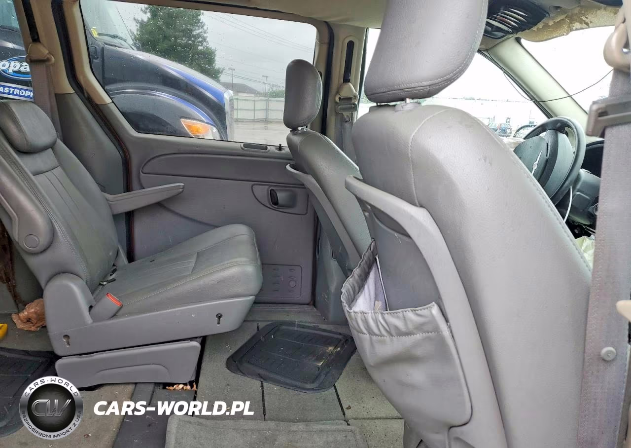 2007 Chrysler Town & Country Touring VIN:2A4GP54L67R134324 - 11