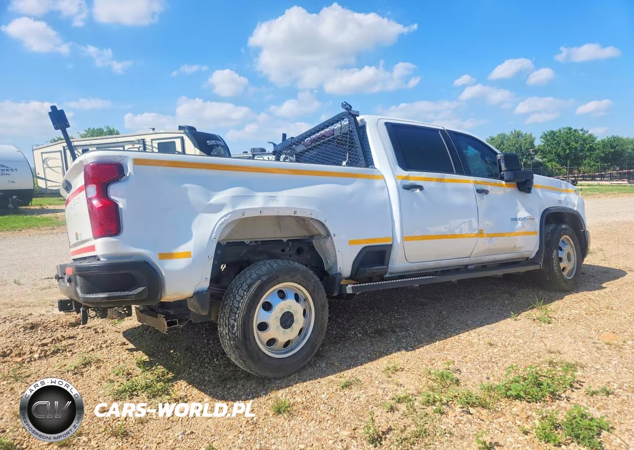 2024 Chevrolet Silverado K2500 Heavy Duty VIN:1GC1YLE76RF246789 - 3