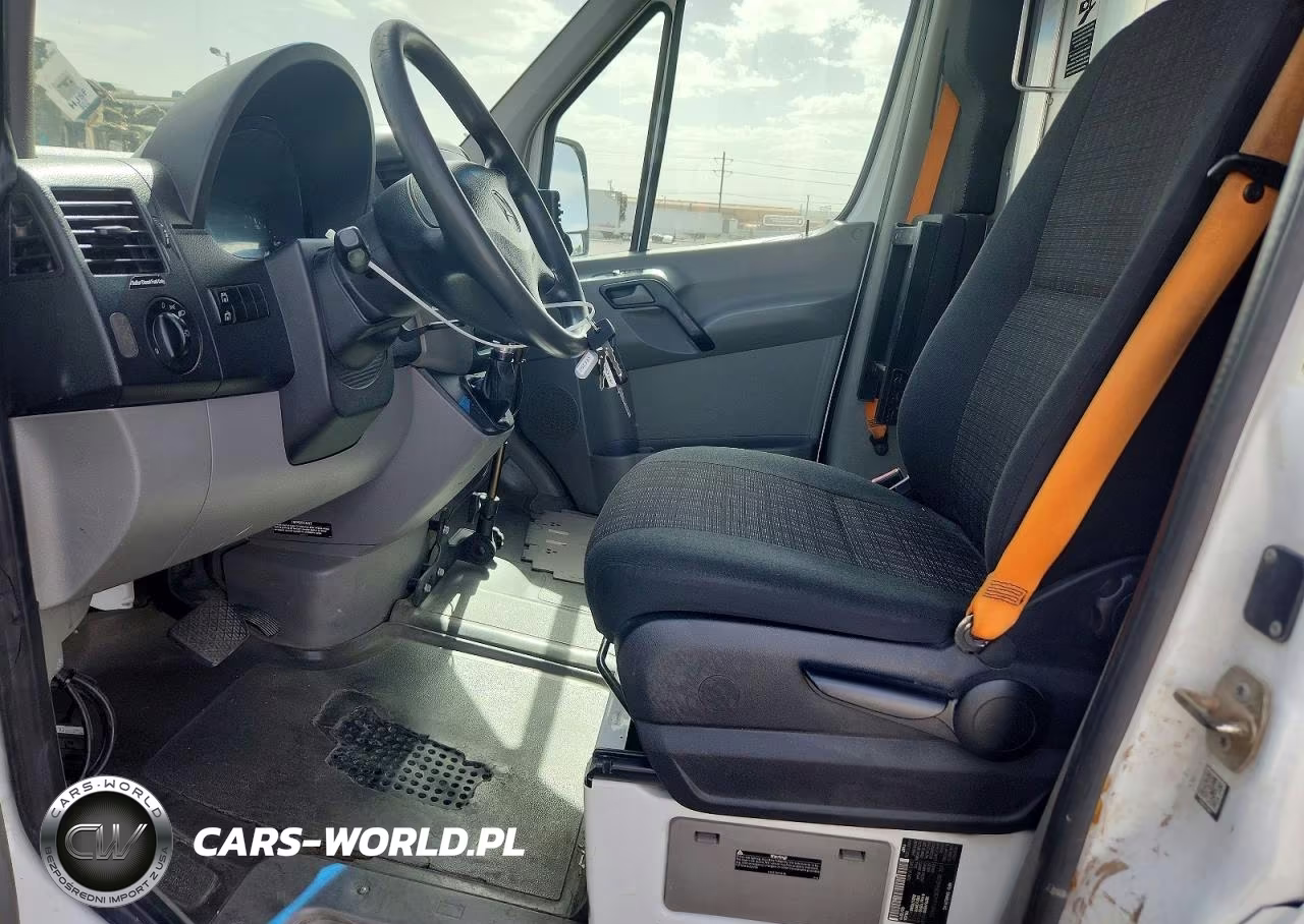 2015 Mercedes Benz Sprinter 2500 Delivery Van VIN:WD3PE8DB7FP129650 - 7