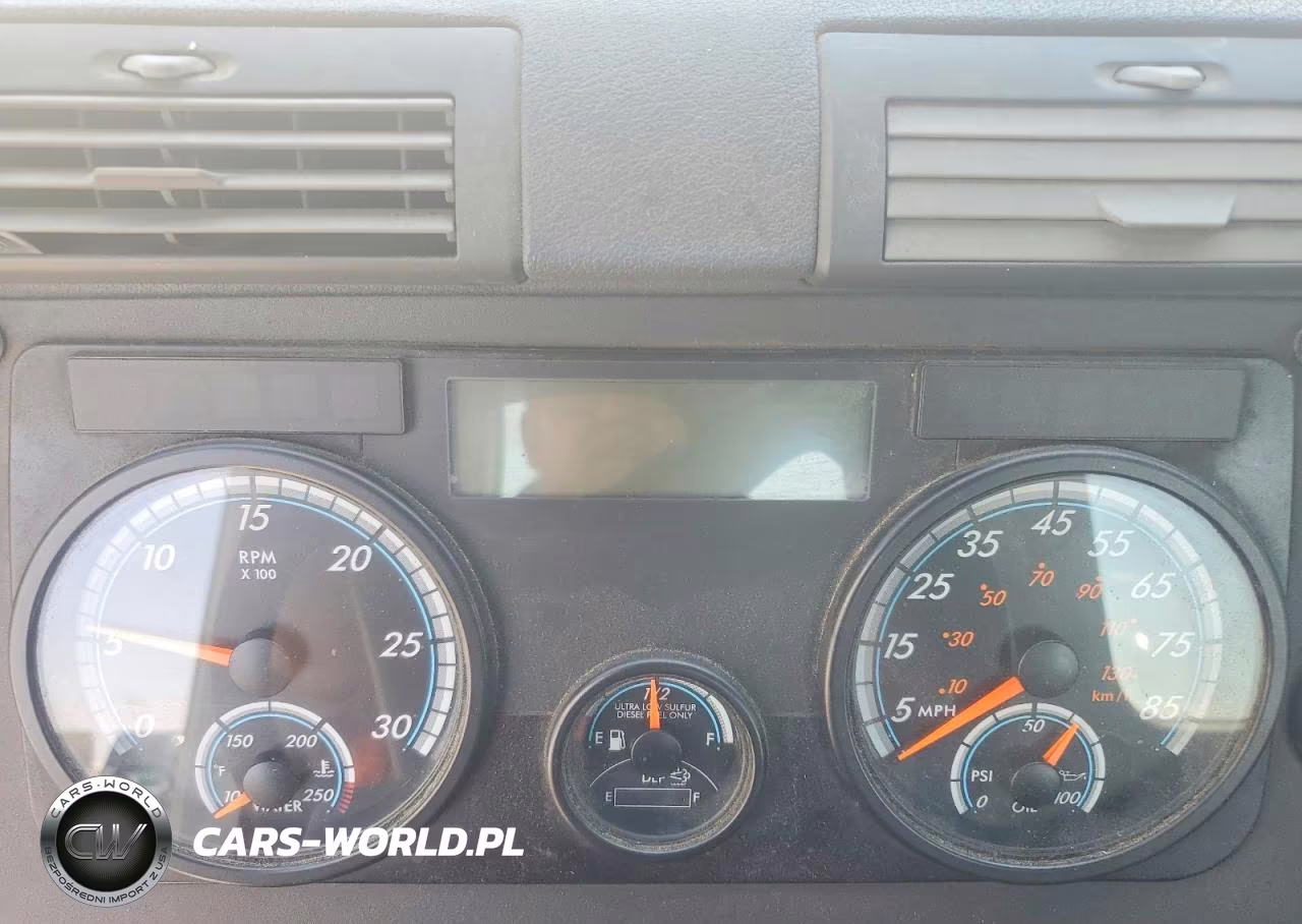 2018 Freightliner Cascadia 113 Semi Truck VIN:3AKBGADVXJSJN2770 - 8