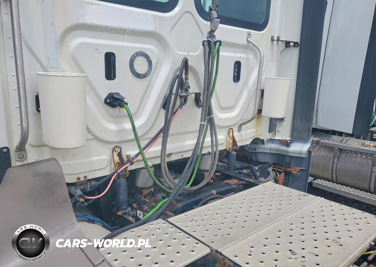 2018 Freightliner Cascadia 113 Semi Truck VIN:3AKBGADVXJSJN2770 - 9