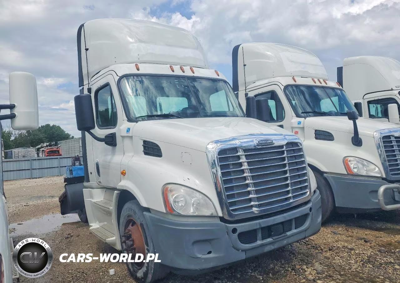 2016 Freightliner Cascadia 113 Semi Truck