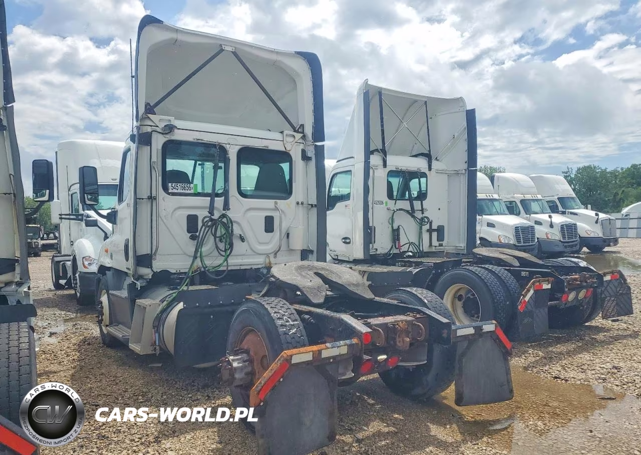2016 Freightliner Cascadia 113 Semi Truck VIN:3AKBGADV6GSHB2548 - 3