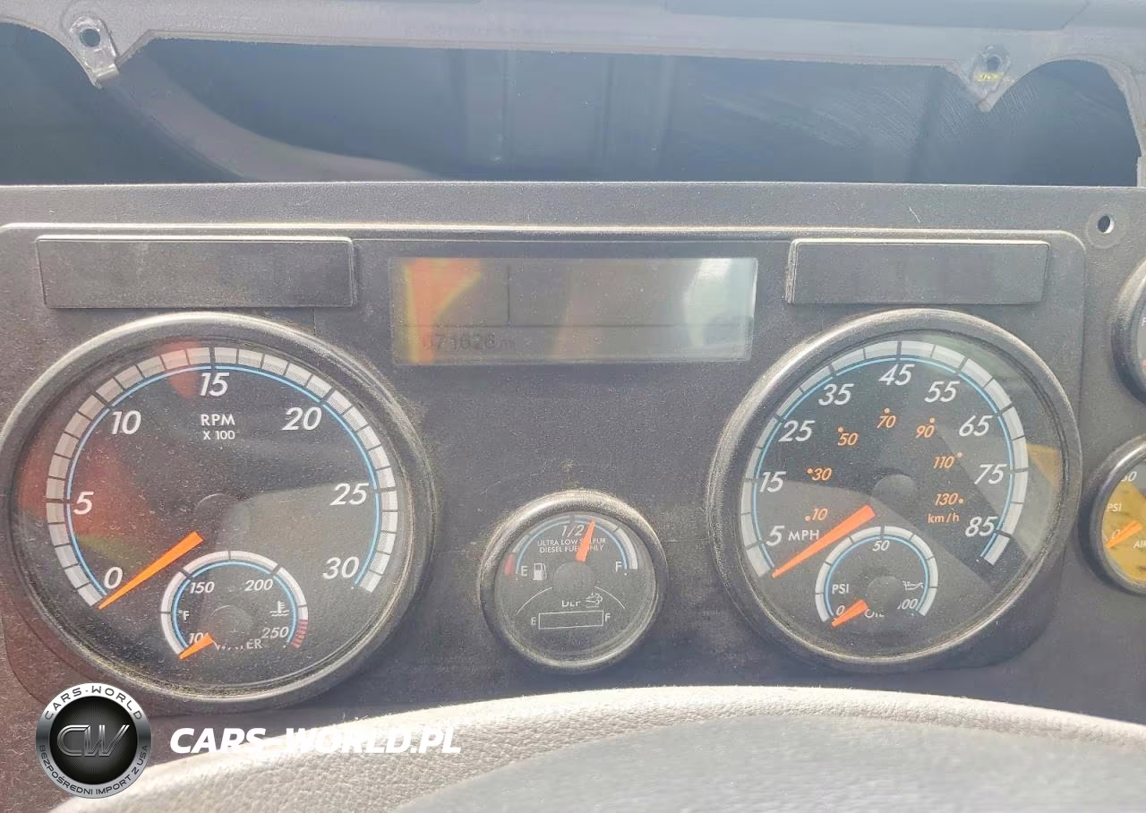 2016 Freightliner Cascadia 113 Semi Truck VIN:3AKBGADV6GSHB2548 - 8