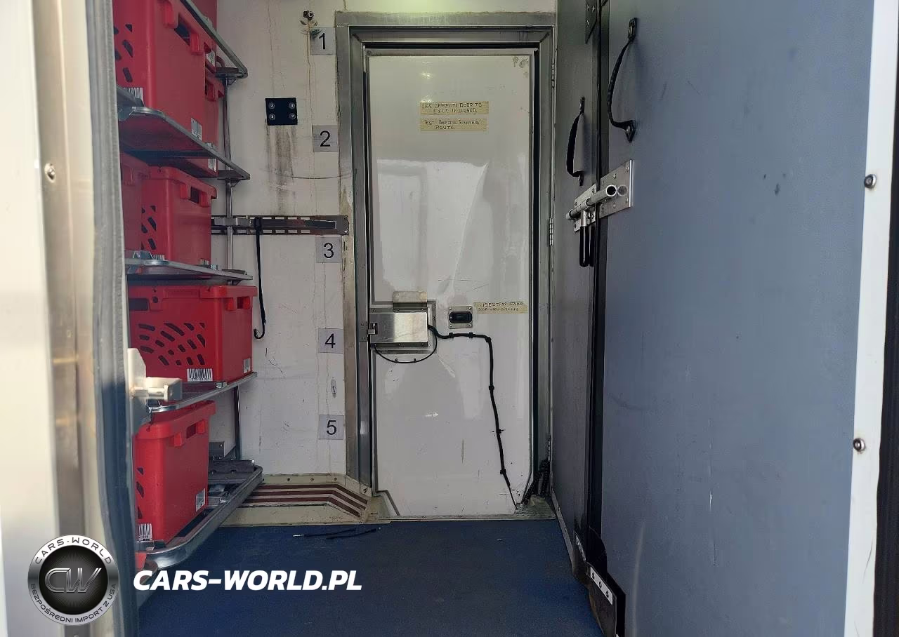 2022 Ford Transit Delivery Truck VIN:1FDBW5Z84NKA01530 - 11