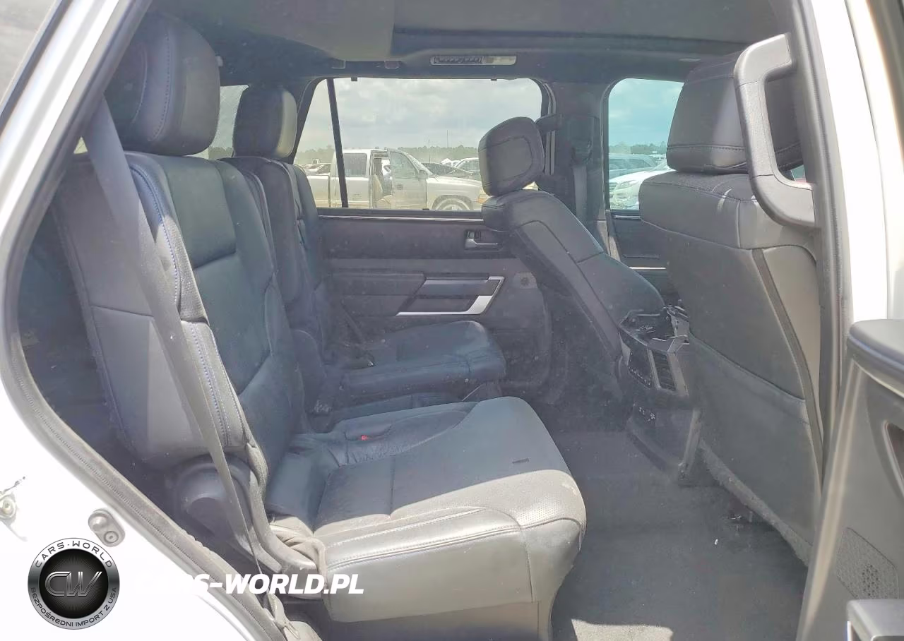 2024 Toyota Sequoia Platinum VIN:7SVAAABA3RX041259 - 11