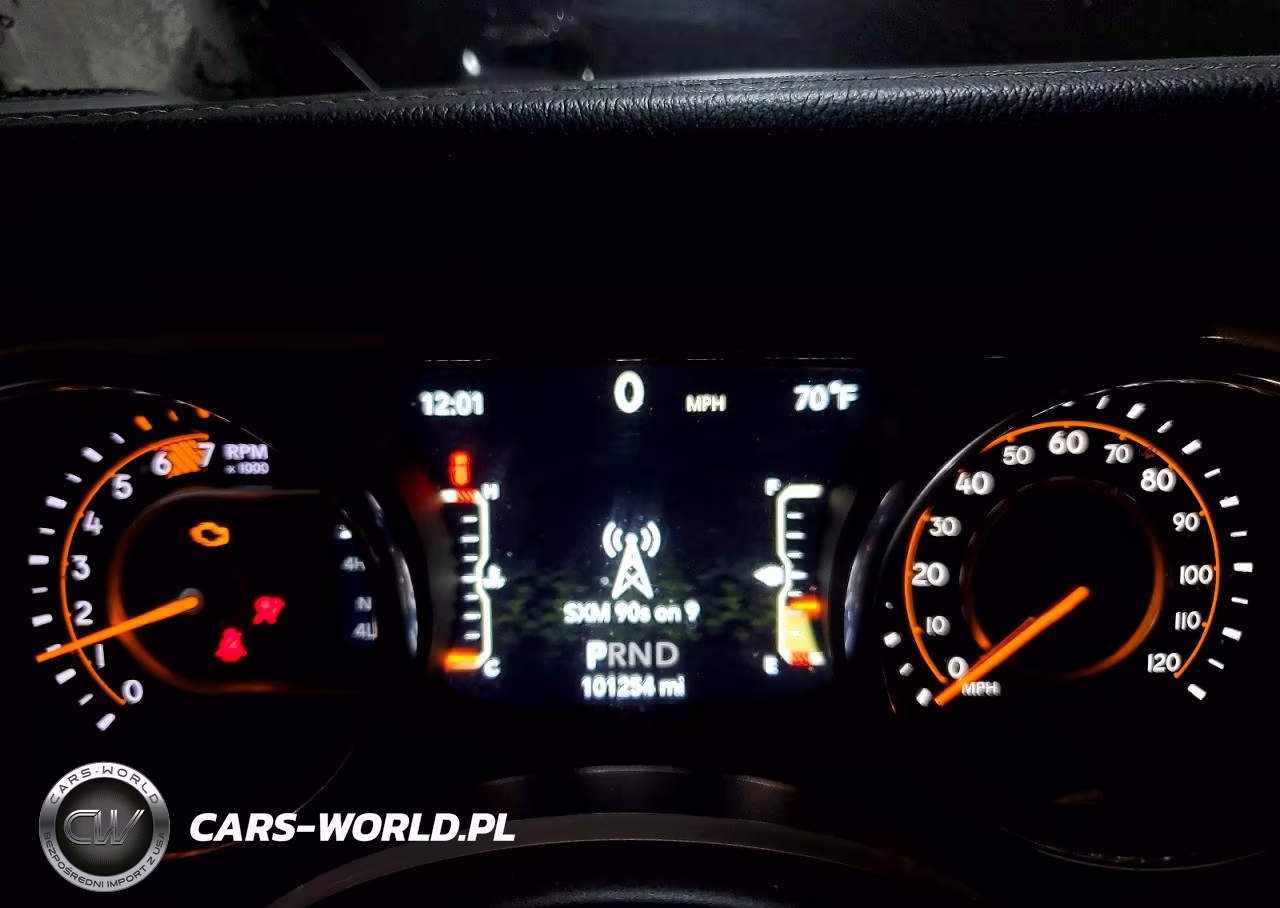 2019 Jeep Wrangler Unlimited Sahara VIN:1C4HJXEN4KW535877 - 9