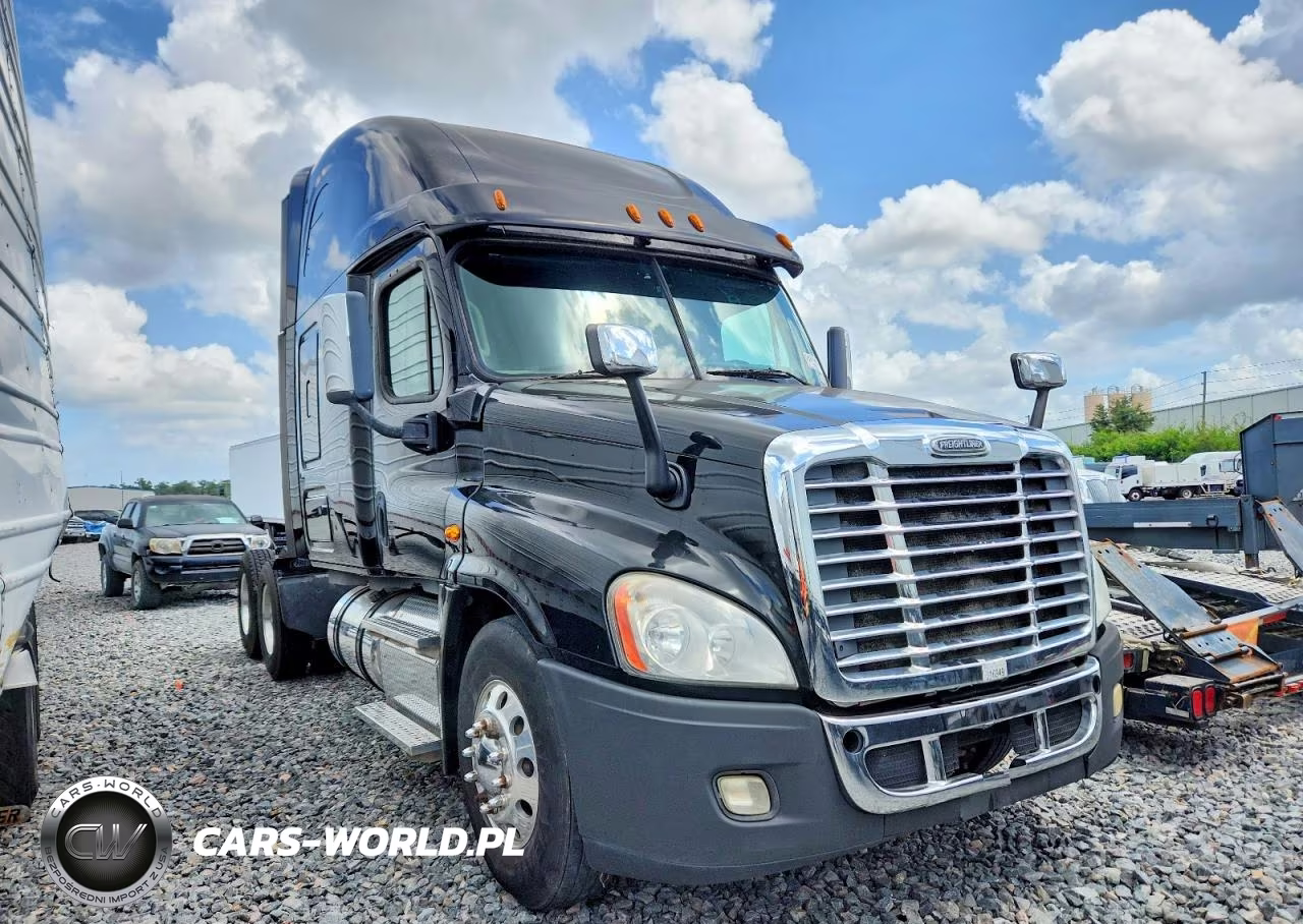 2015 Freightliner Cascadia Semi Truck