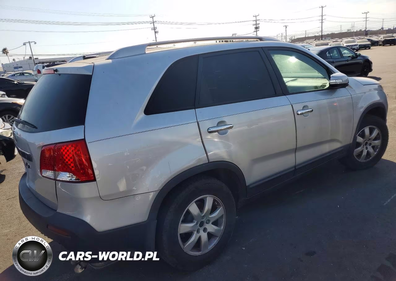 2013 Kia Sorento Lx VIN:5XYKT4A6XDG371984 - 3