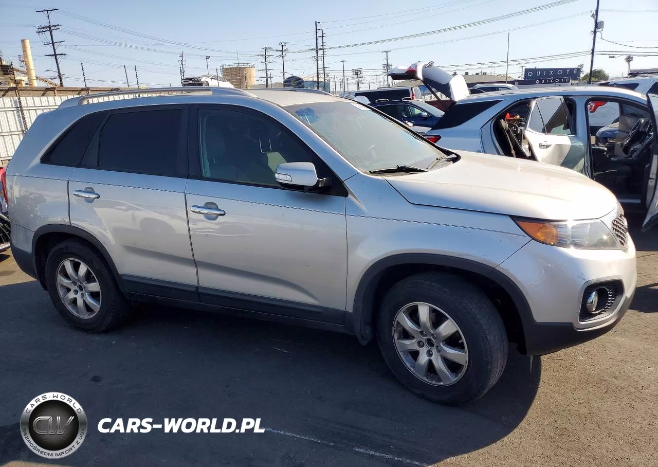 2013 Kia Sorento Lx VIN:5XYKT4A6XDG371984 - 4
