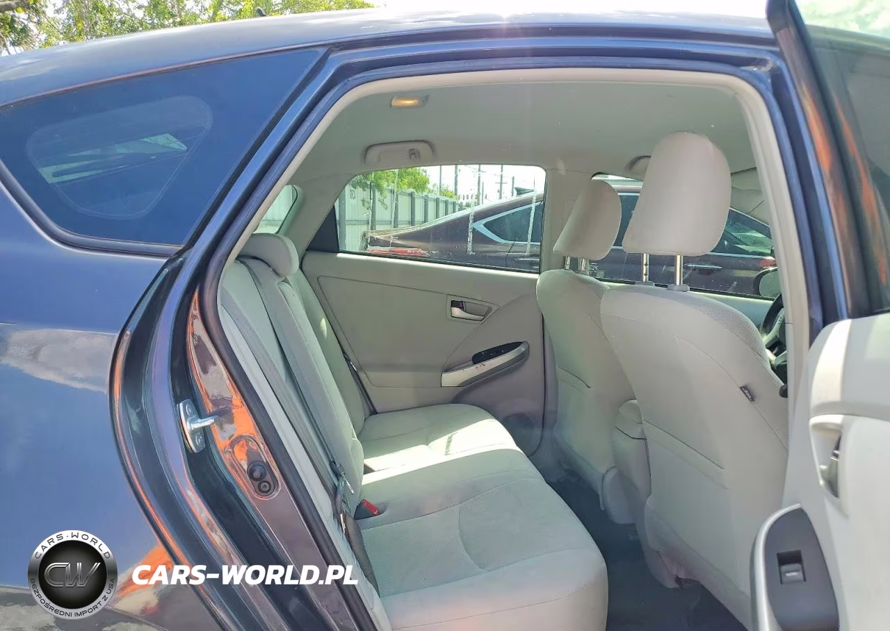 2015 Toyota Prius Two VIN:JTDKN3DU9F1896794 - 10