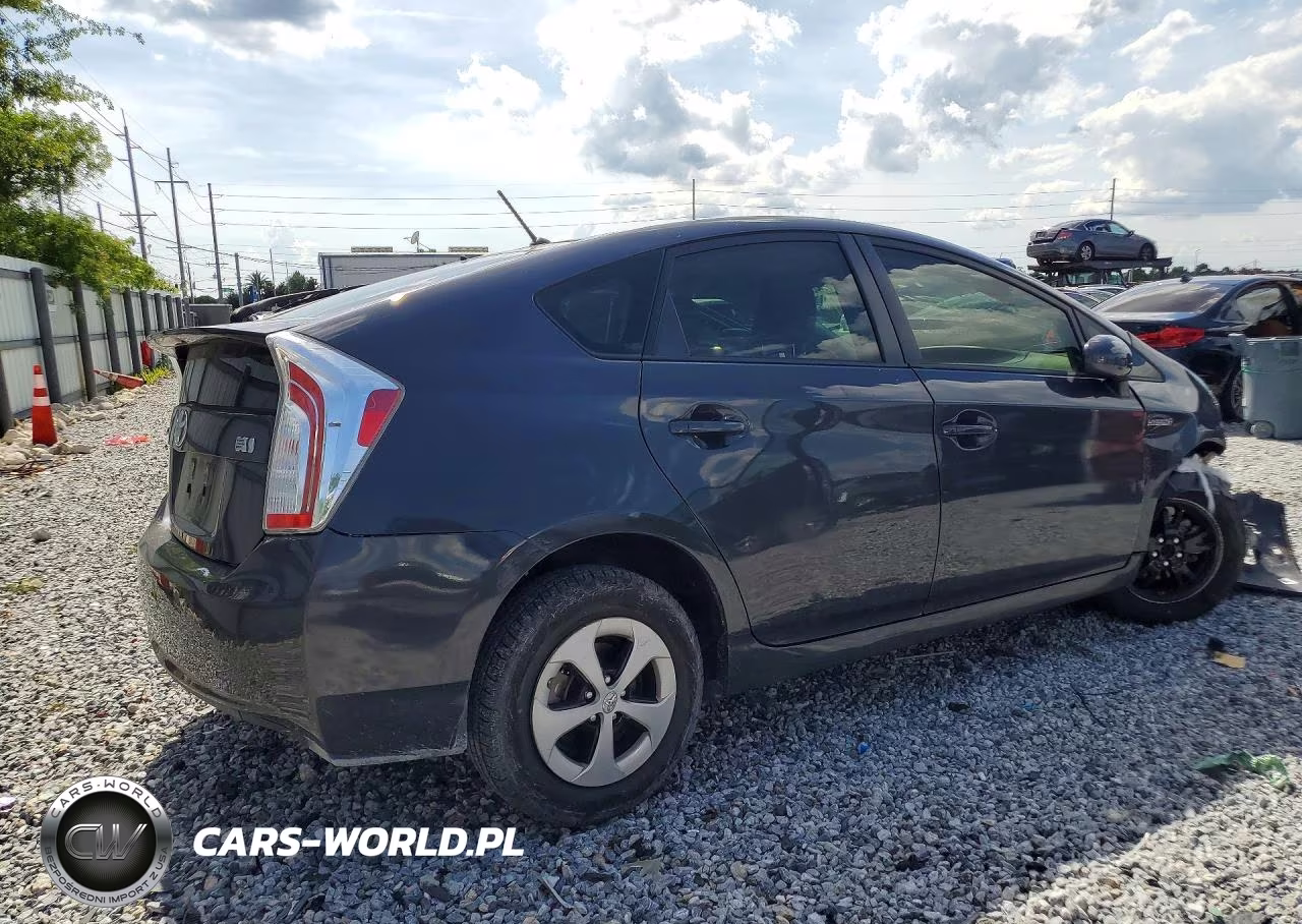 2015 Toyota Prius Two VIN:JTDKN3DU9F1896794 - 3