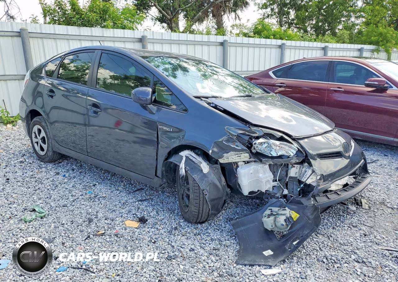 2015 Toyota Prius Two VIN:JTDKN3DU9F1896794 - 4
