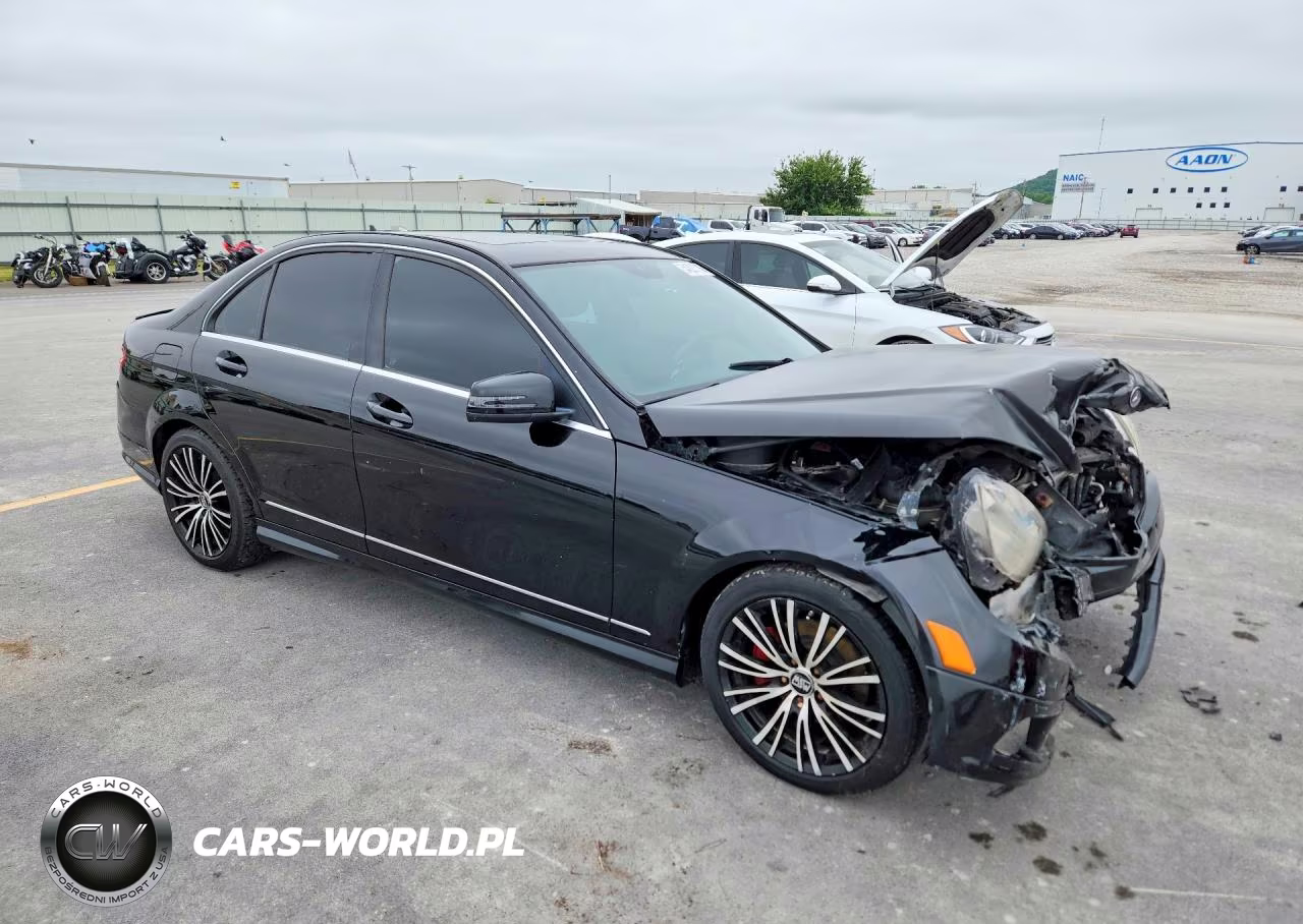 2011 Mercedes-Benz C 300 VIN:WDDGF5EB3BR170264 - 4