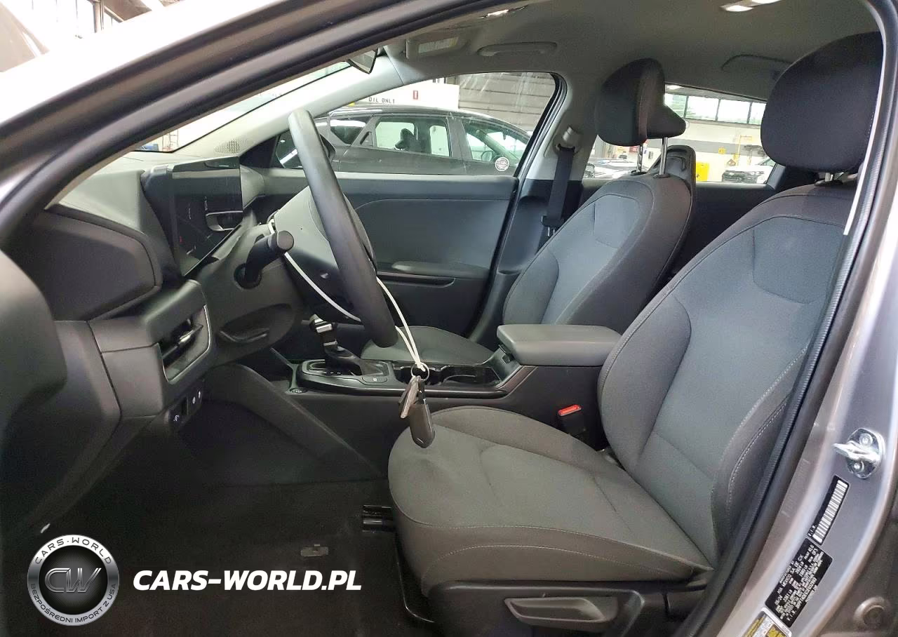 2025 Kia K4 Lxs VIN:3KPFT4DE6SE032993 - 7