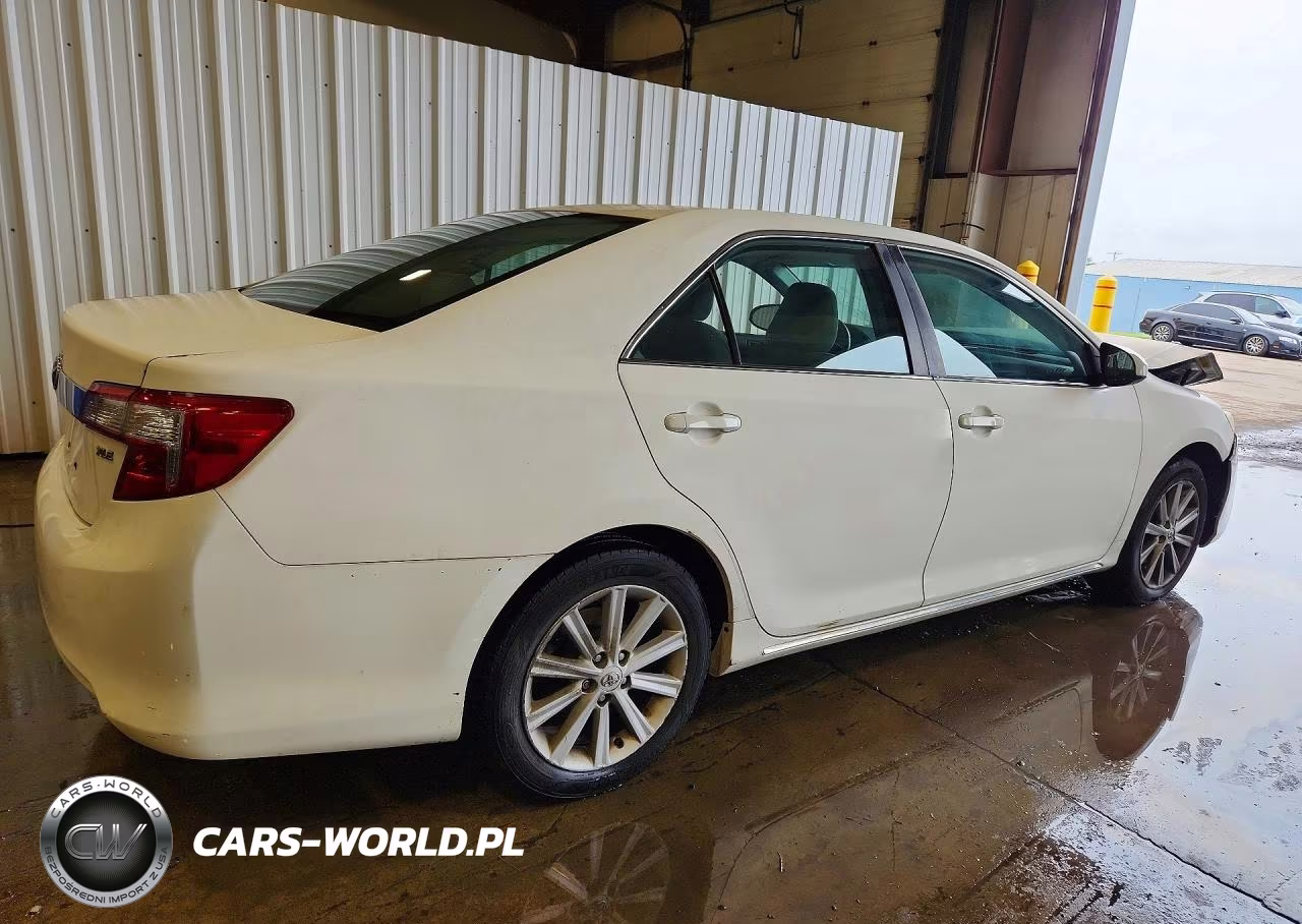 2014 Toyota Camry Xle VIN:4T4BF1FK9ER352291 - 3