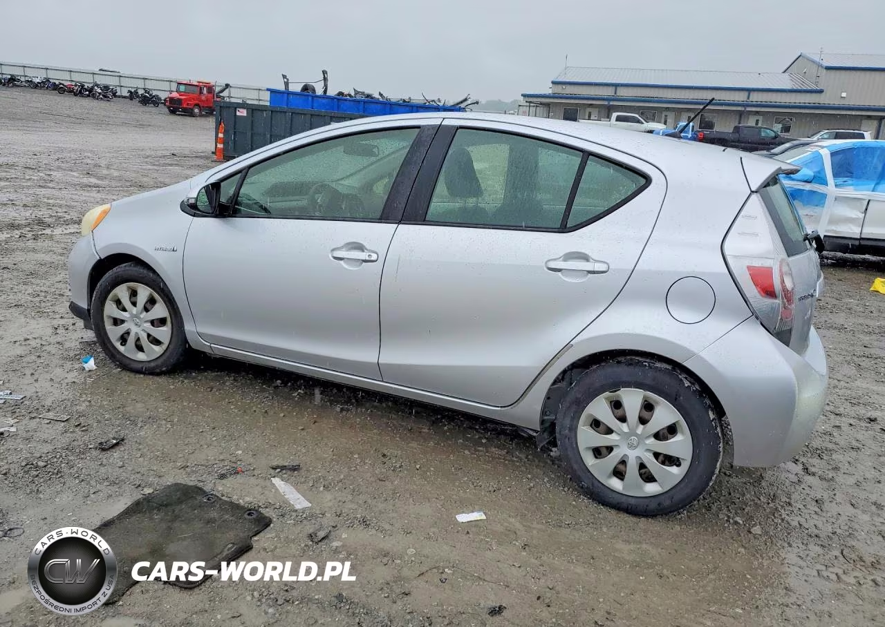 2013 Toyota Prius C Two VIN:JTDKDTB31D1055806 - 2