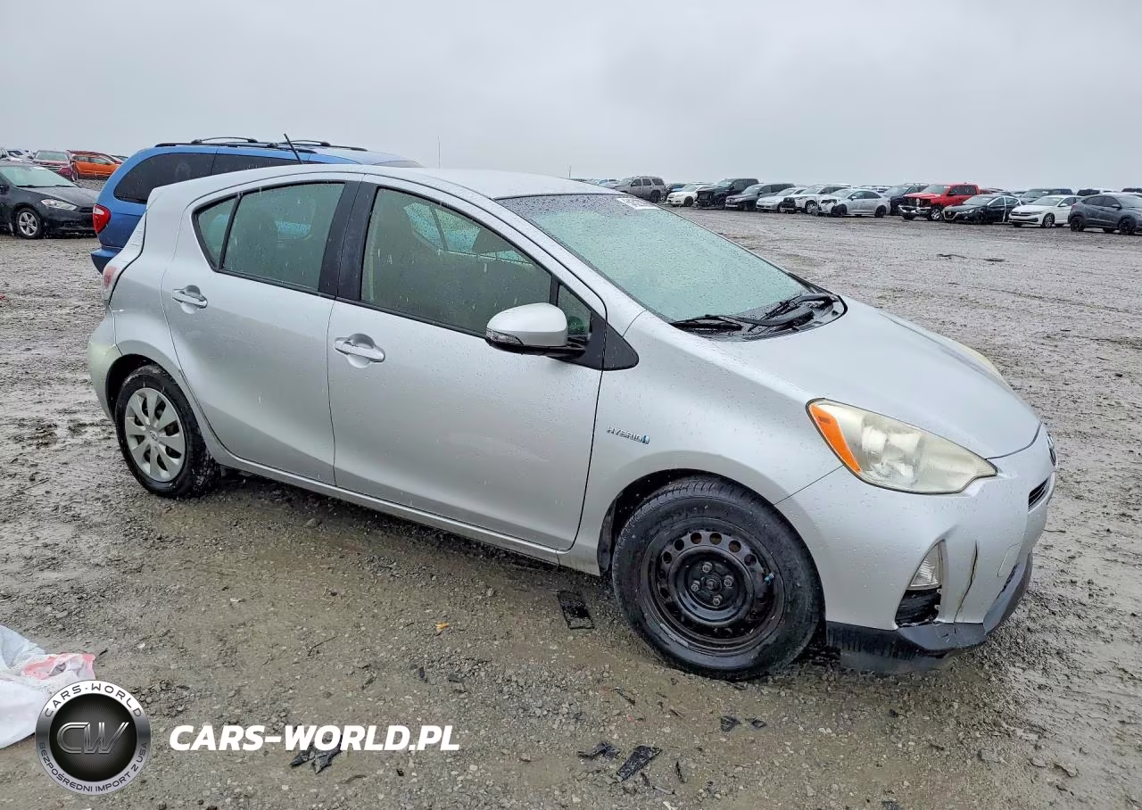 2013 Toyota Prius C Two VIN:JTDKDTB31D1055806 - 4