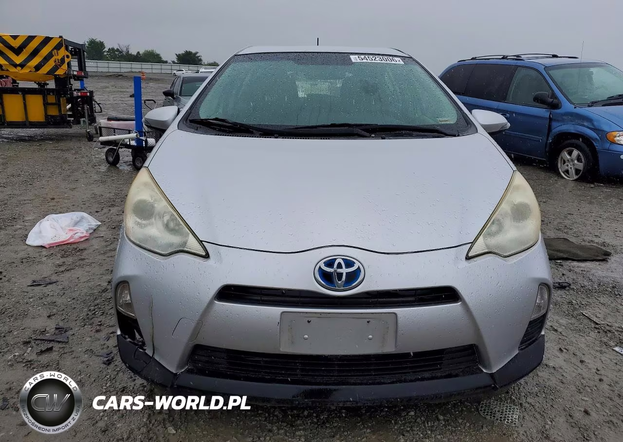 2013 Toyota Prius C Two VIN:JTDKDTB31D1055806 - 5