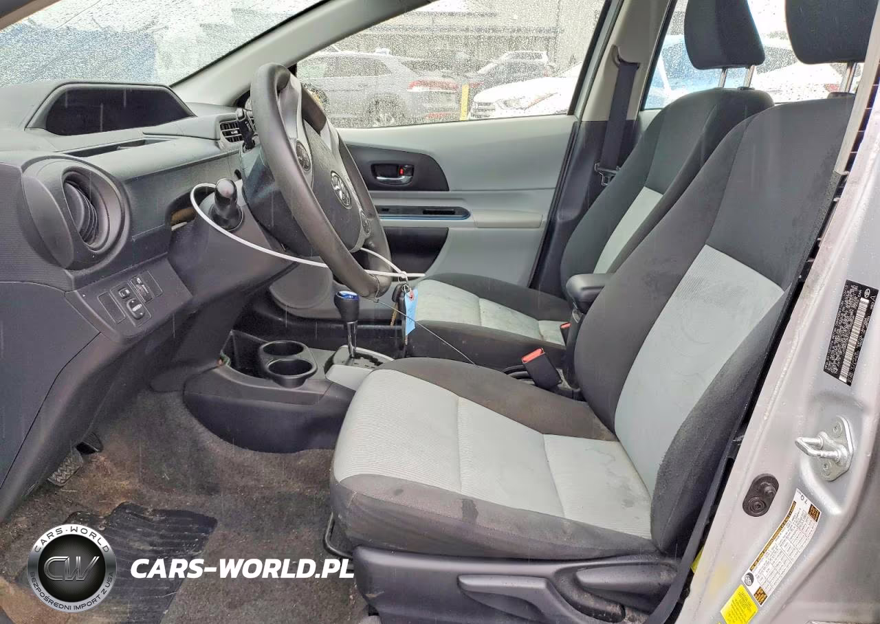 2013 Toyota Prius C Two VIN:JTDKDTB31D1055806 - 7