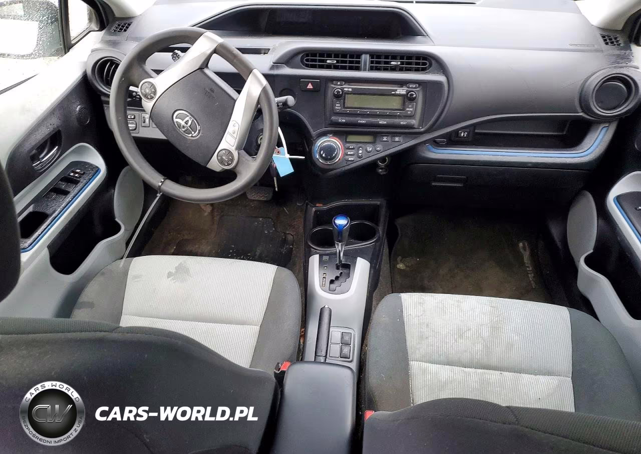 2013 Toyota Prius C Two VIN:JTDKDTB31D1055806 - 8