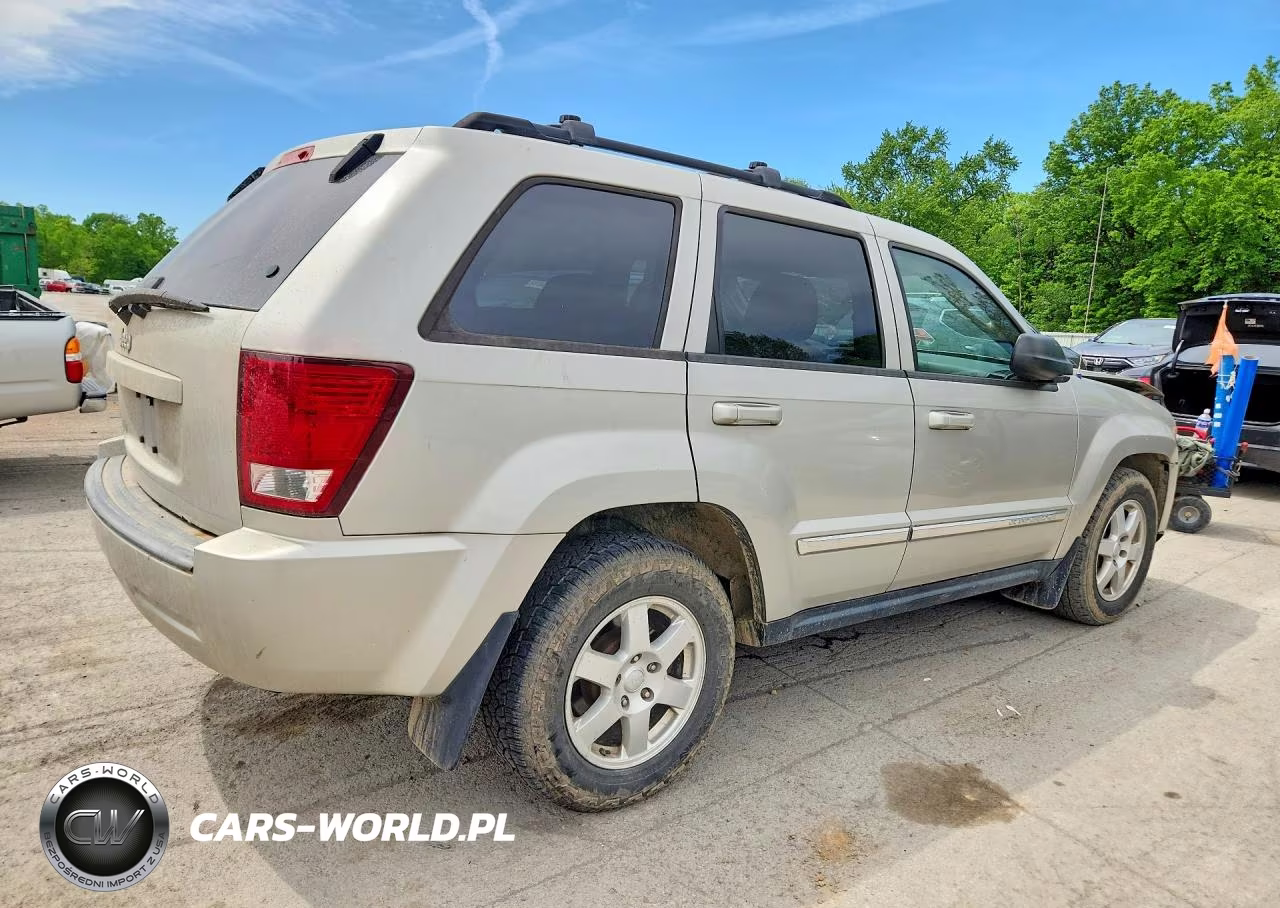 2010 Jeep Grand Cherokee Laredo VIN:1J4PR4GKXAC138867 - 3