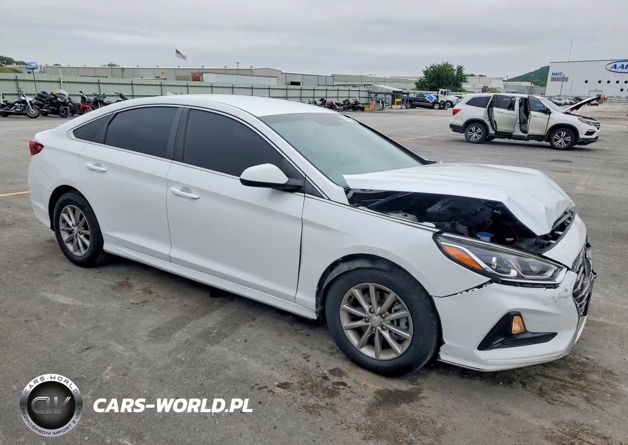 2019 Hyundai Sonata VIN:5NPE24AF9KH803051 - 4